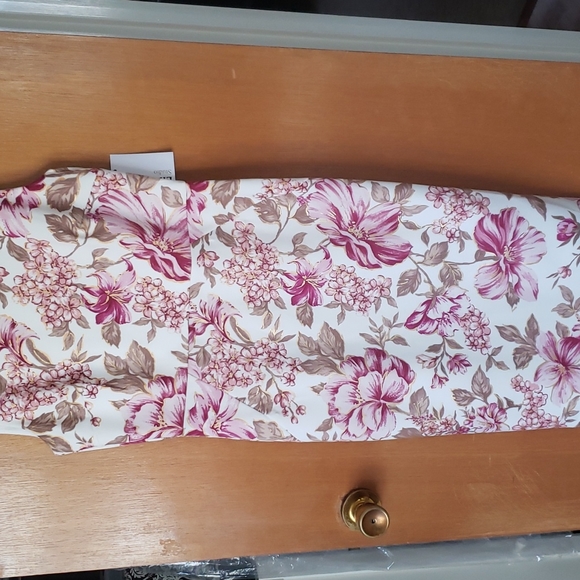 Beautiful Dress - Picture 2 of 4